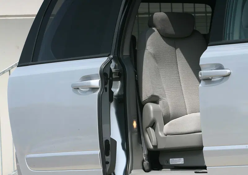 Kia Carnival (2006-10) (13)