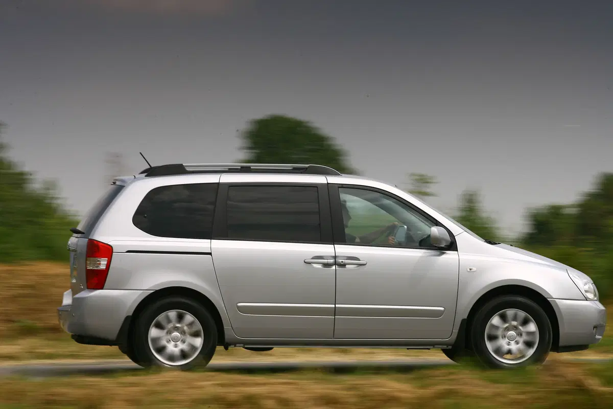 Kia Carnival (2006-10) (17)