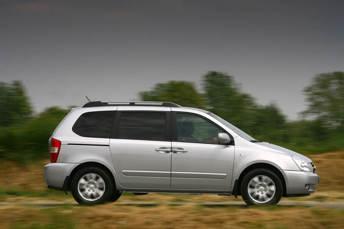Kia Carnival (2006-10) (18)