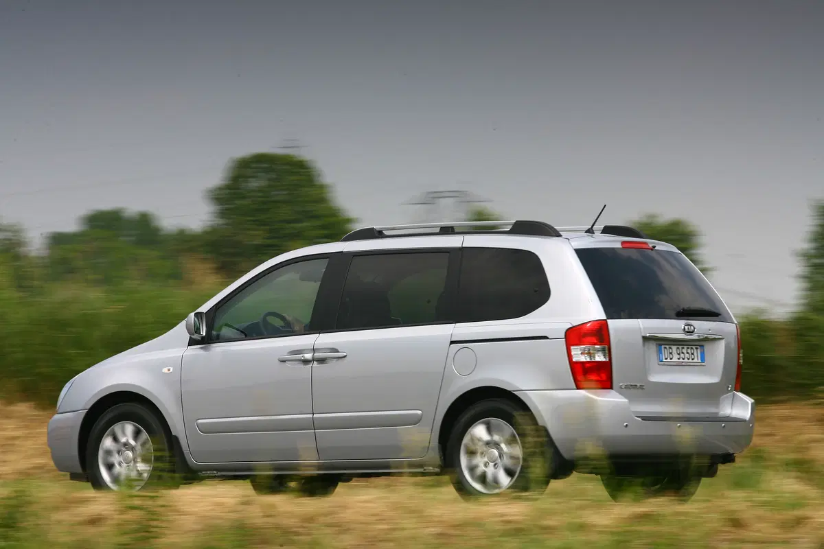 Kia Carnival (2006-10) (21)