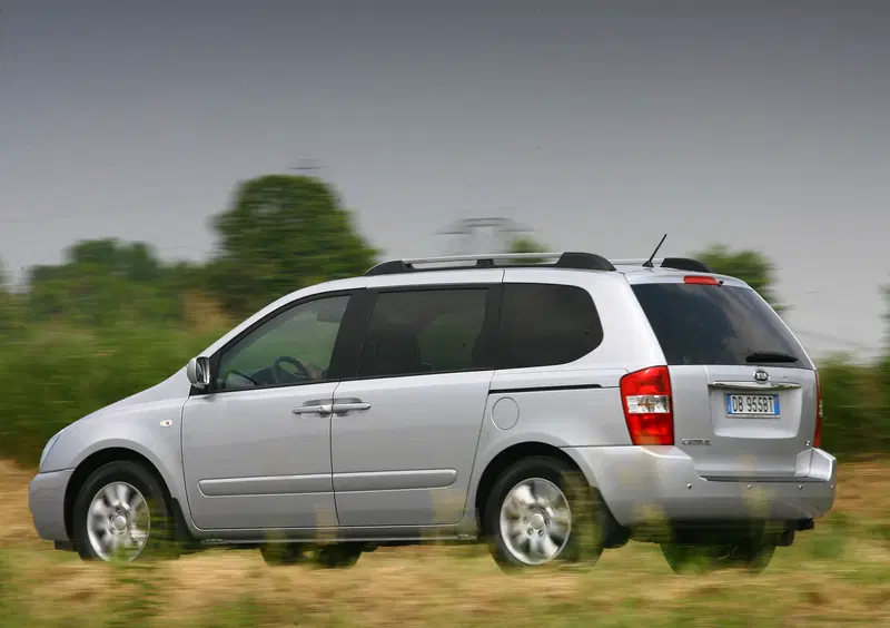 Kia Carnival (2006-10) (21)