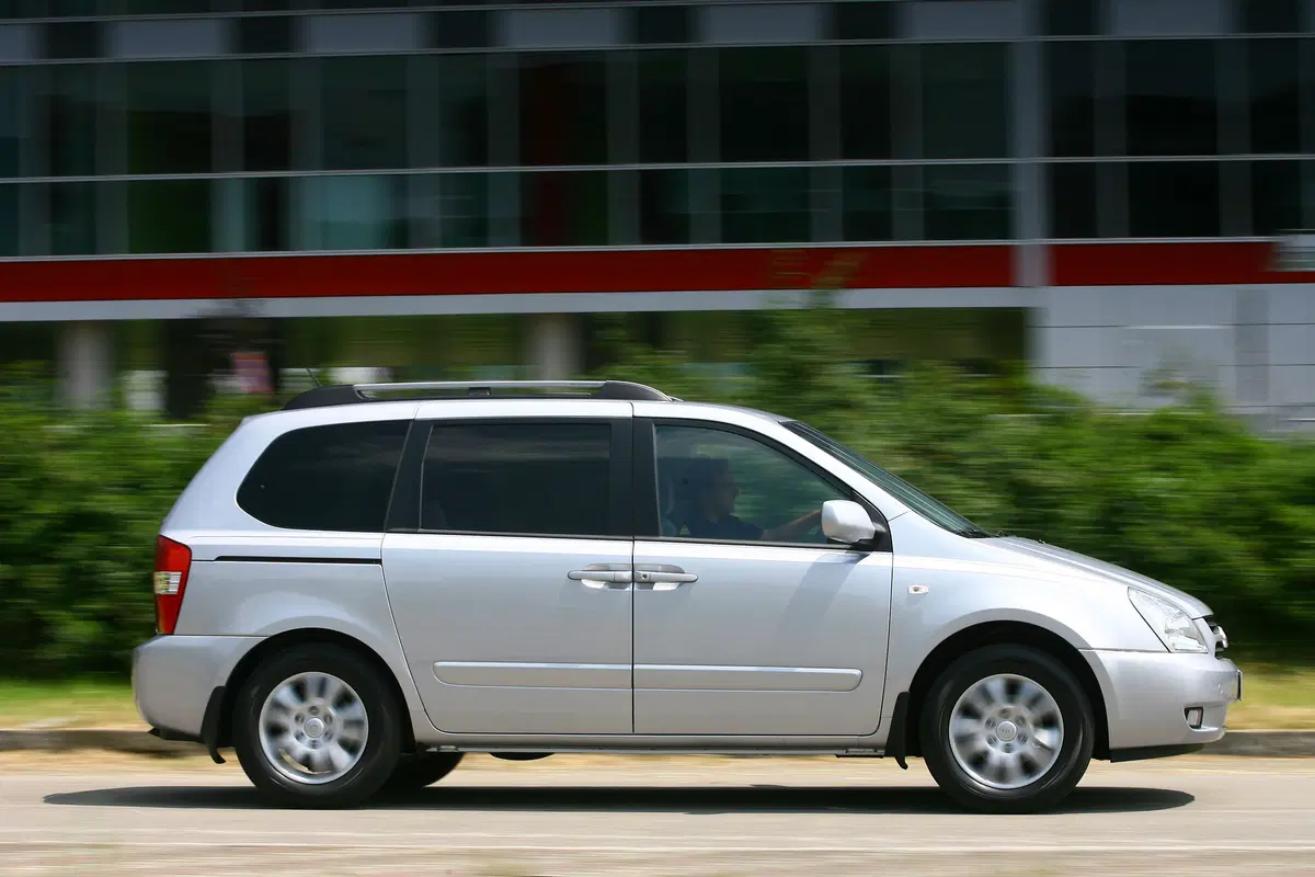 Kia Carnival (2006-10) (23)
