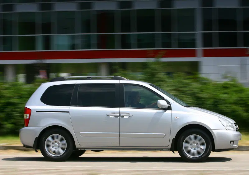 Kia Carnival (2006-10) (23)
