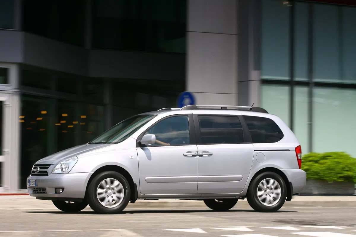 Kia Carnival (2006-10) (26)