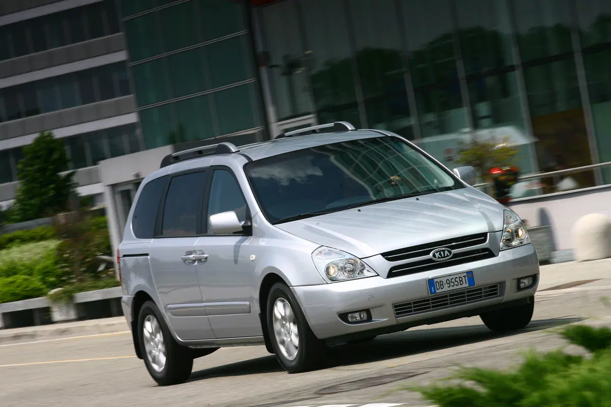 Kia Carnival (2006-10) (28)