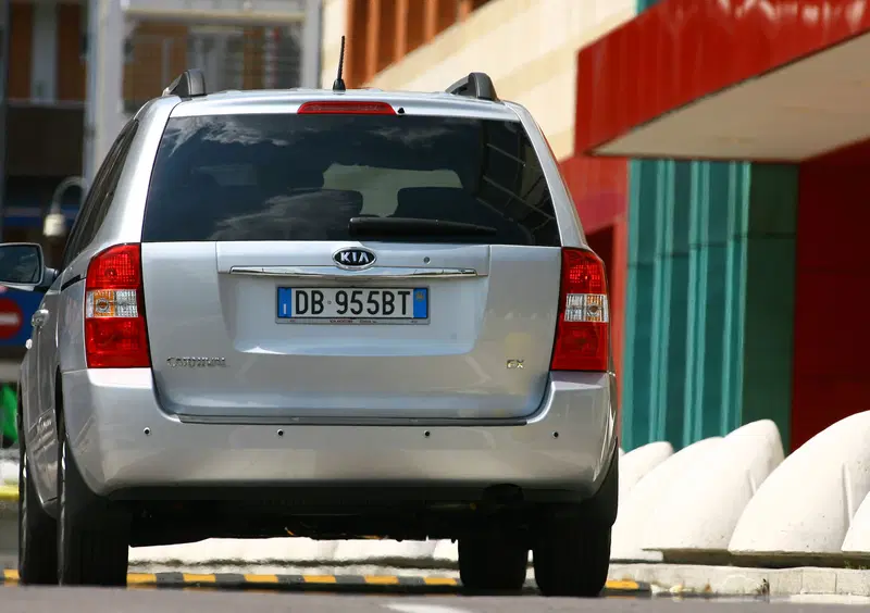 Kia Carnival (2006-10) (29)