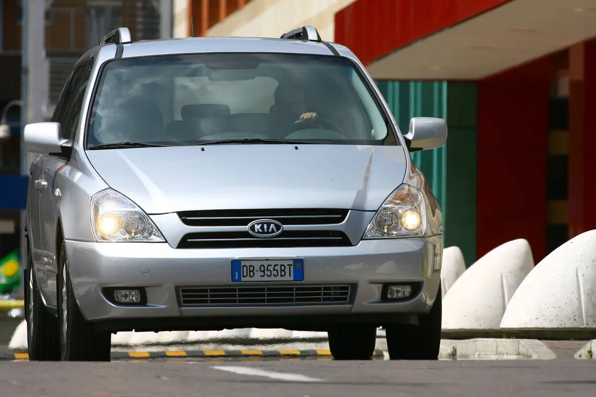 Kia Carnival (2006-10) (31)
