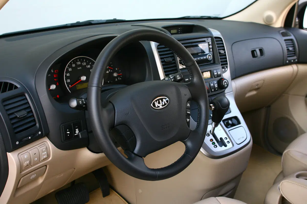 Kia Carnival (2006-10) (32)