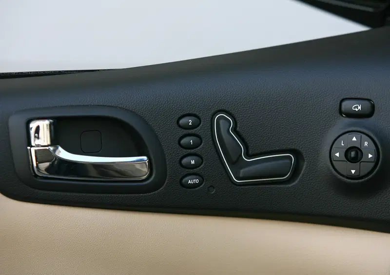 Kia Carnival (2006-10) (35)