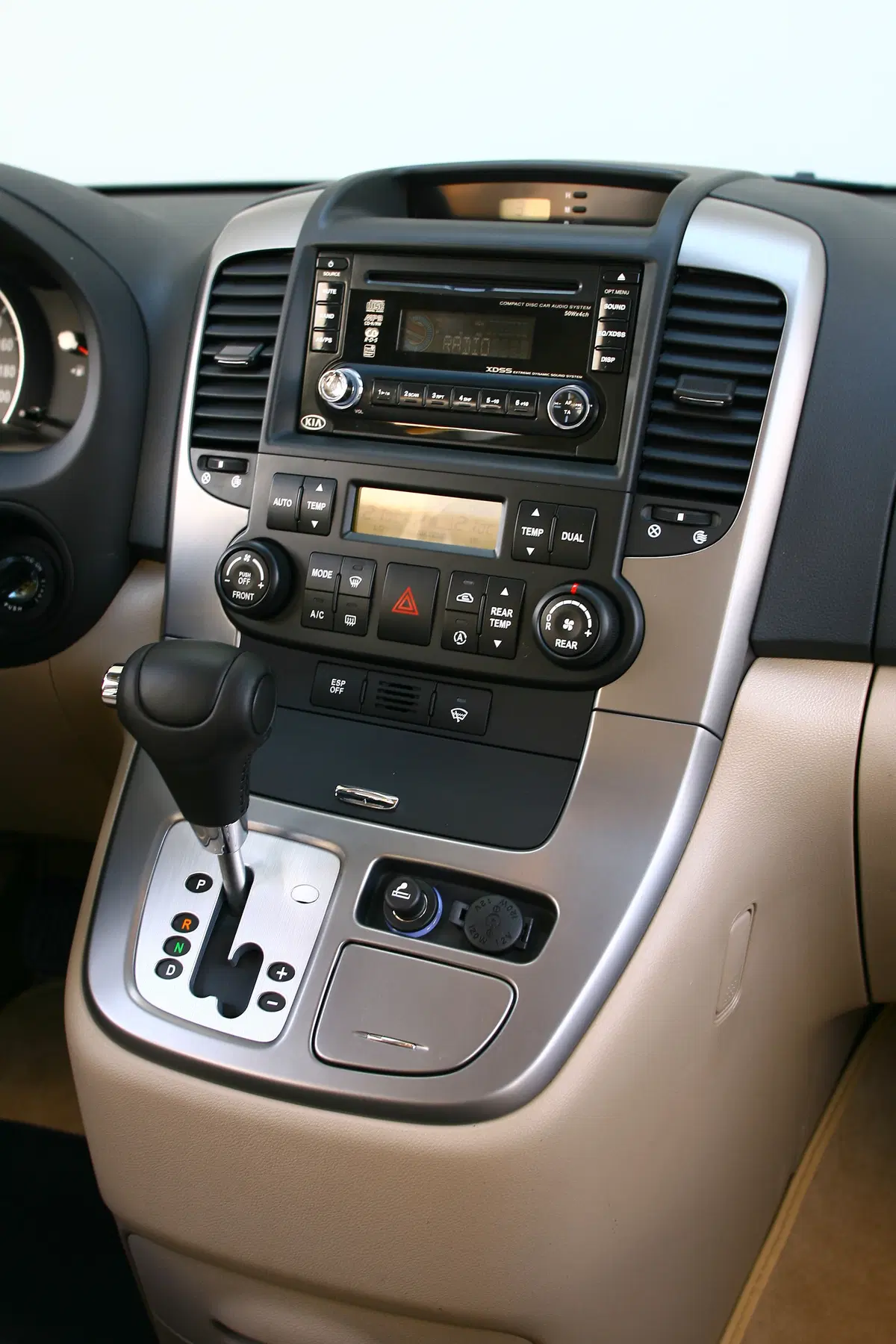 Kia Carnival (2006-10) (41)