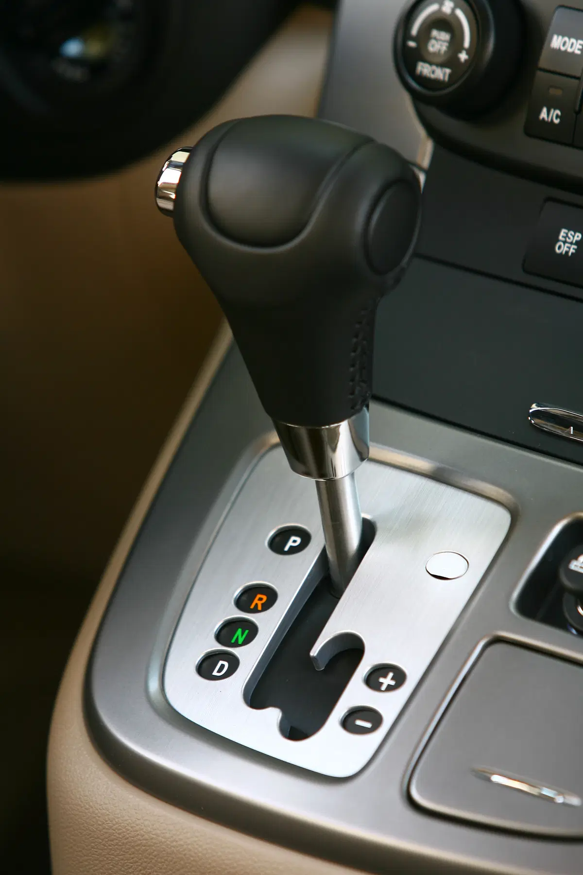 Kia Carnival (2006-10) (43)