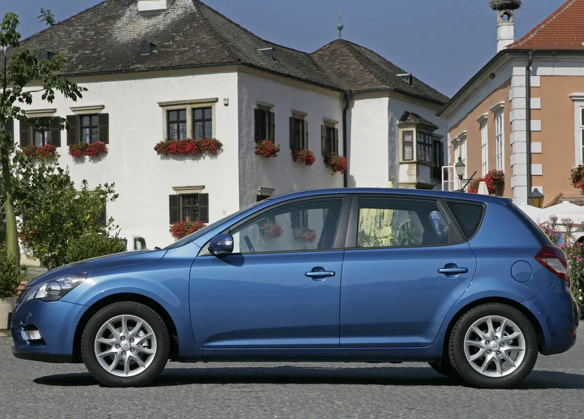 Kia Cee'd (2007-12) (9)
