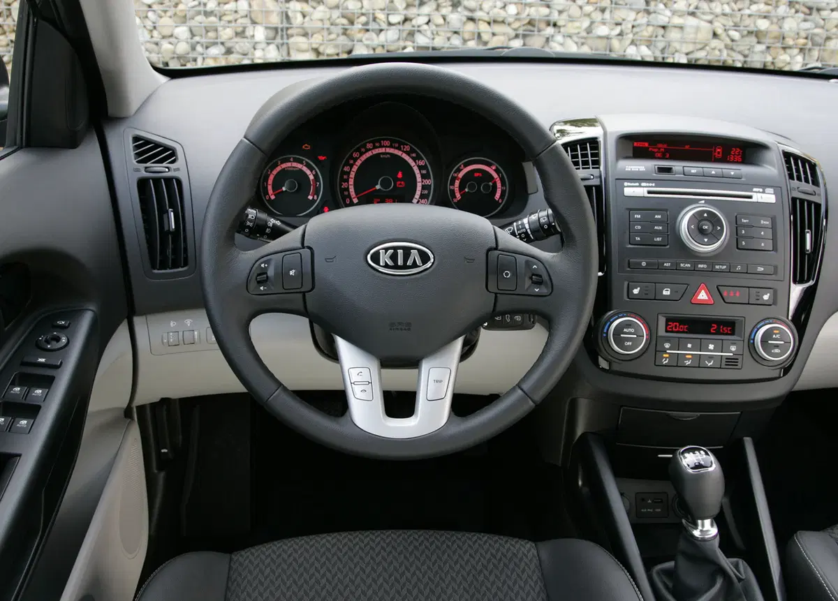 Kia Cee'd (2007-12) (12)