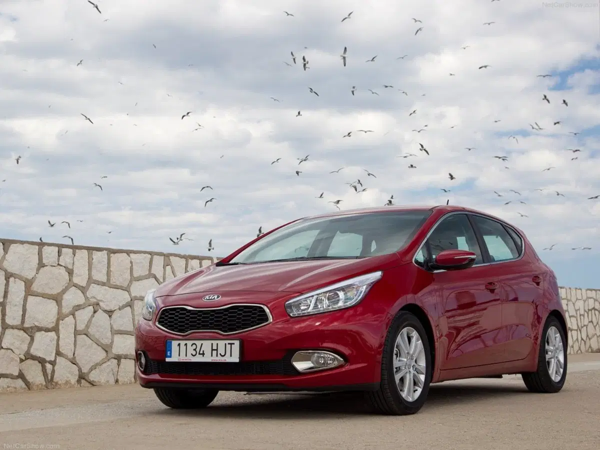 Kia cee'd 1.6 CRDi 136 CV DCT 5 porte GT Line (3)