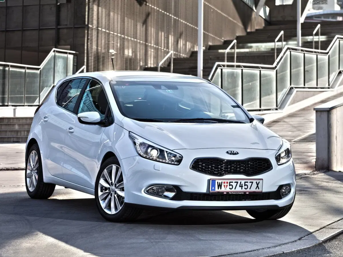 Kia cee'd 1.6 CRDi 136 CV DCT 5 porte GT Line (6)