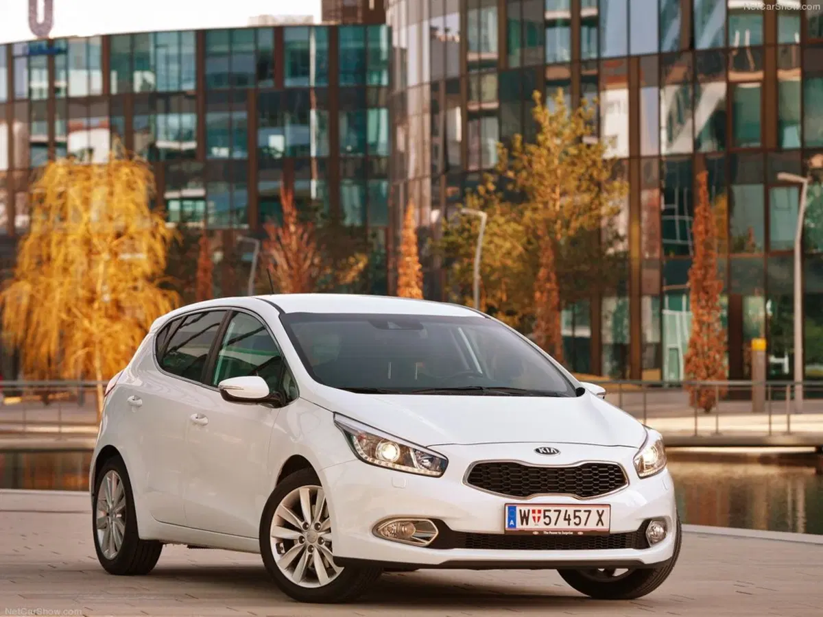 Kia cee'd 1.6 CRDi 136 CV DCT 5 porte GT Line (8)