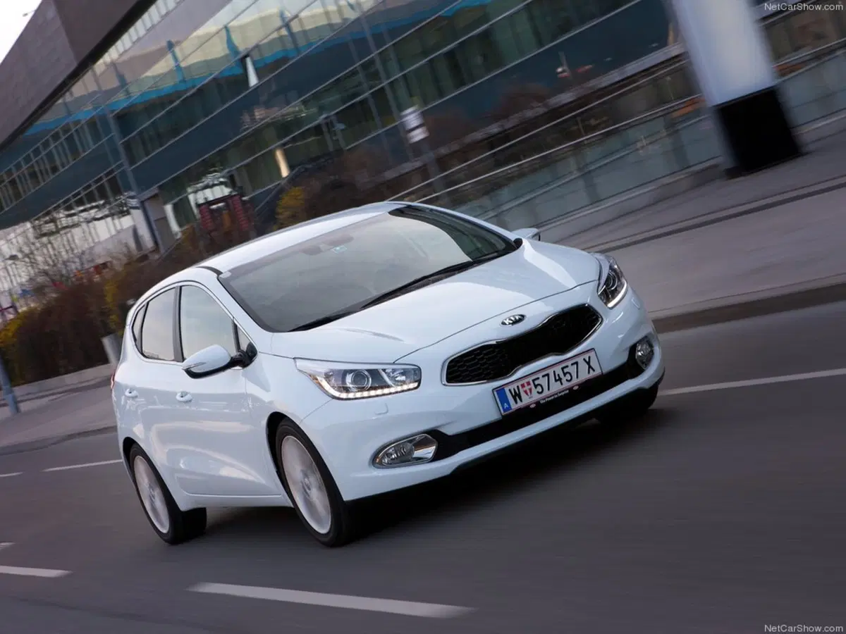 Kia cee'd 1.6 CRDi 136 CV DCT 5 porte GT Line (9)