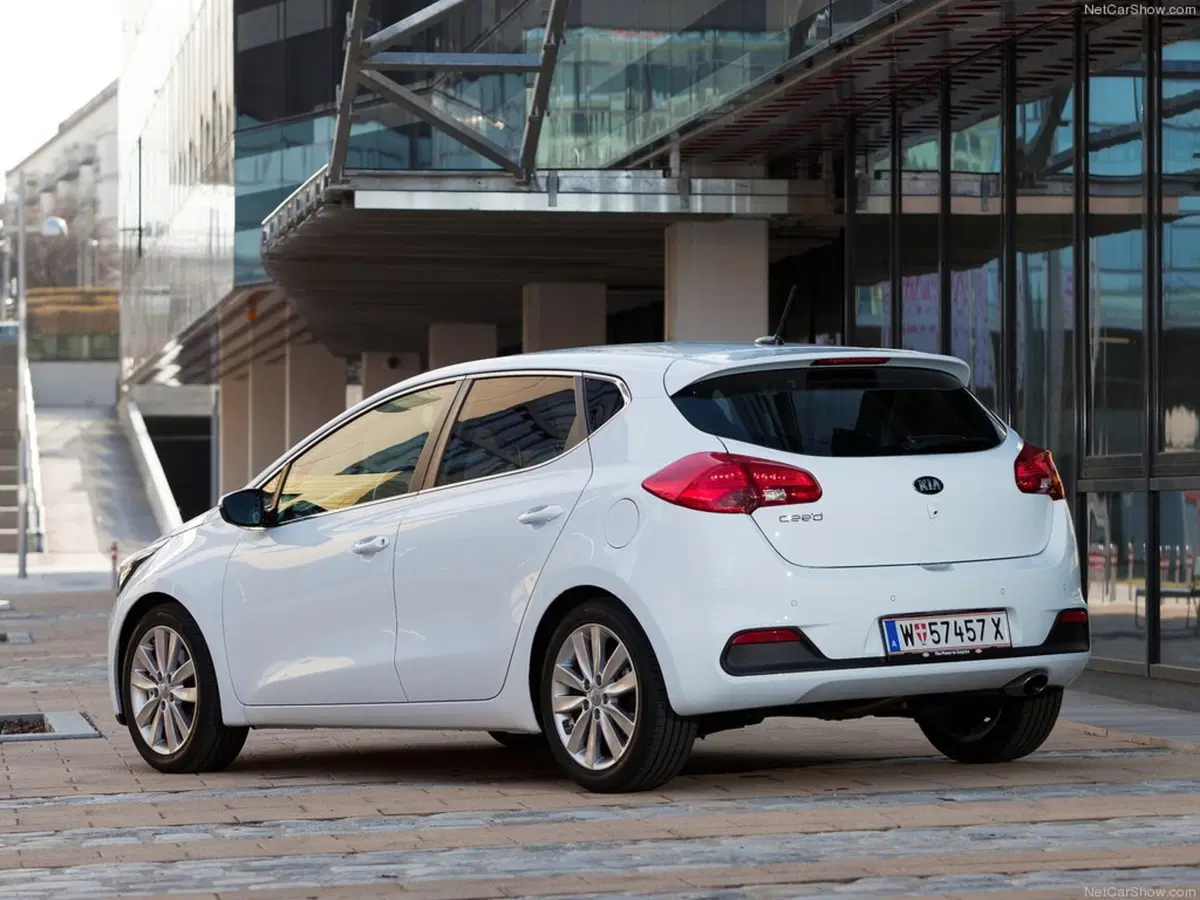 Kia cee'd 1.6 CRDi 136 CV DCT 5 porte GT Line (23)