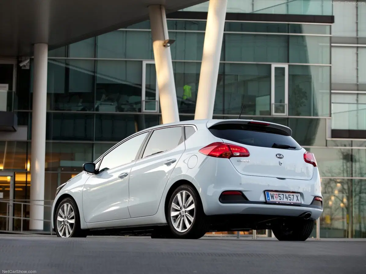 Kia cee'd 1.6 CRDi 136 CV DCT 5 porte GT Line (24)