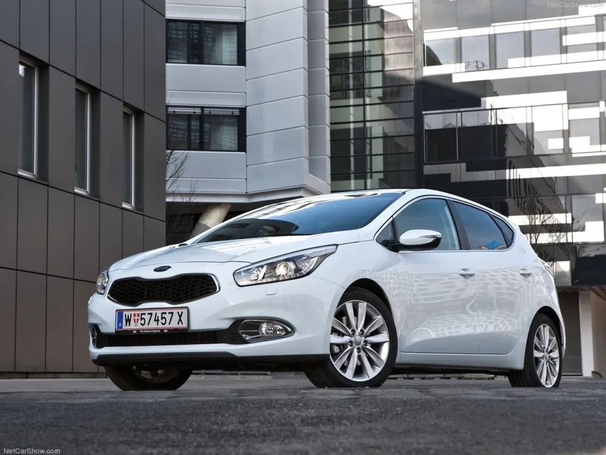 Kia cee'd 1.6 CRDi 136 CV DCT 5 porte GT Line (32)