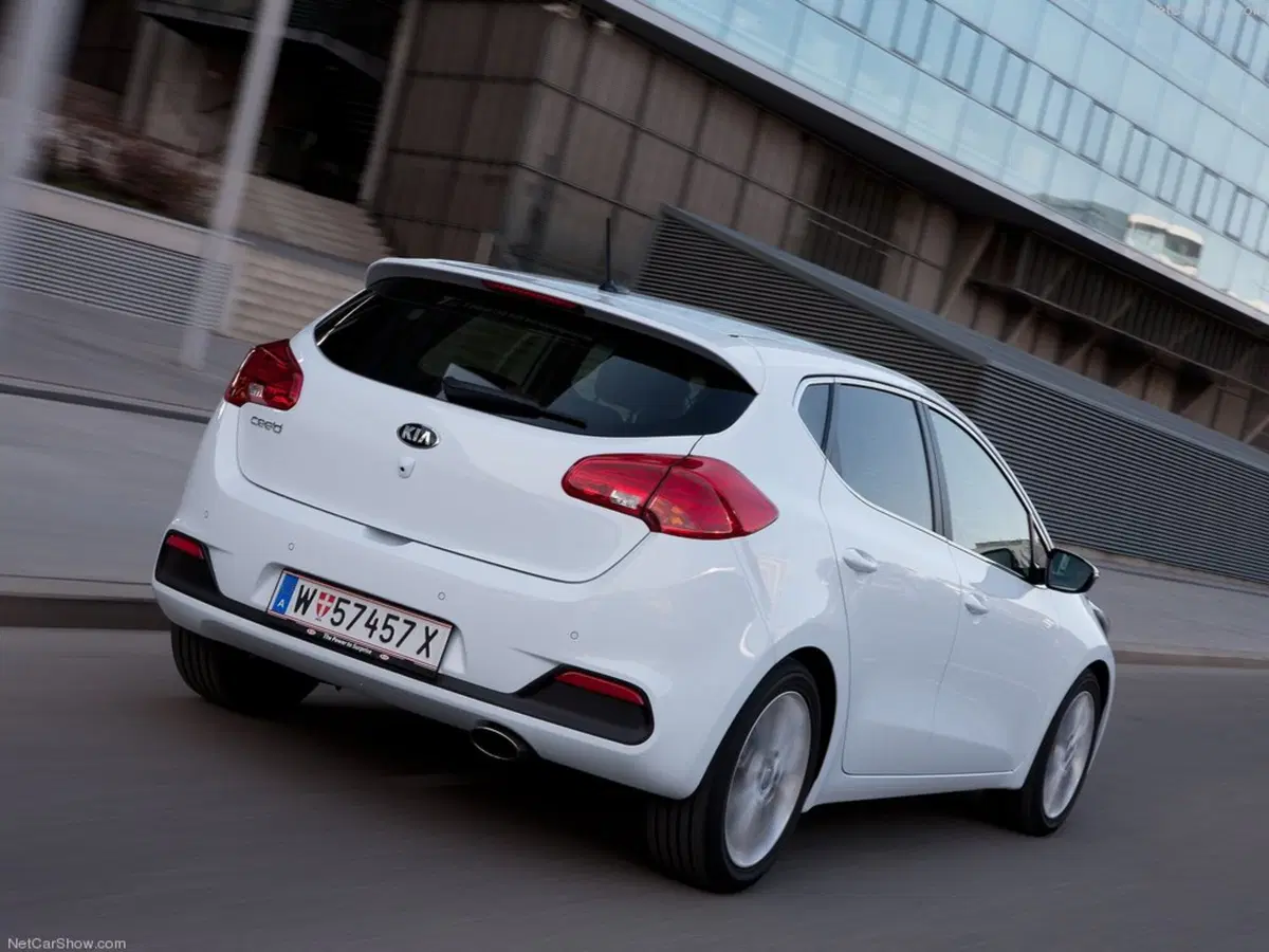 Kia cee'd 1.6 CRDi 136 CV DCT 5 porte GT Line (52)