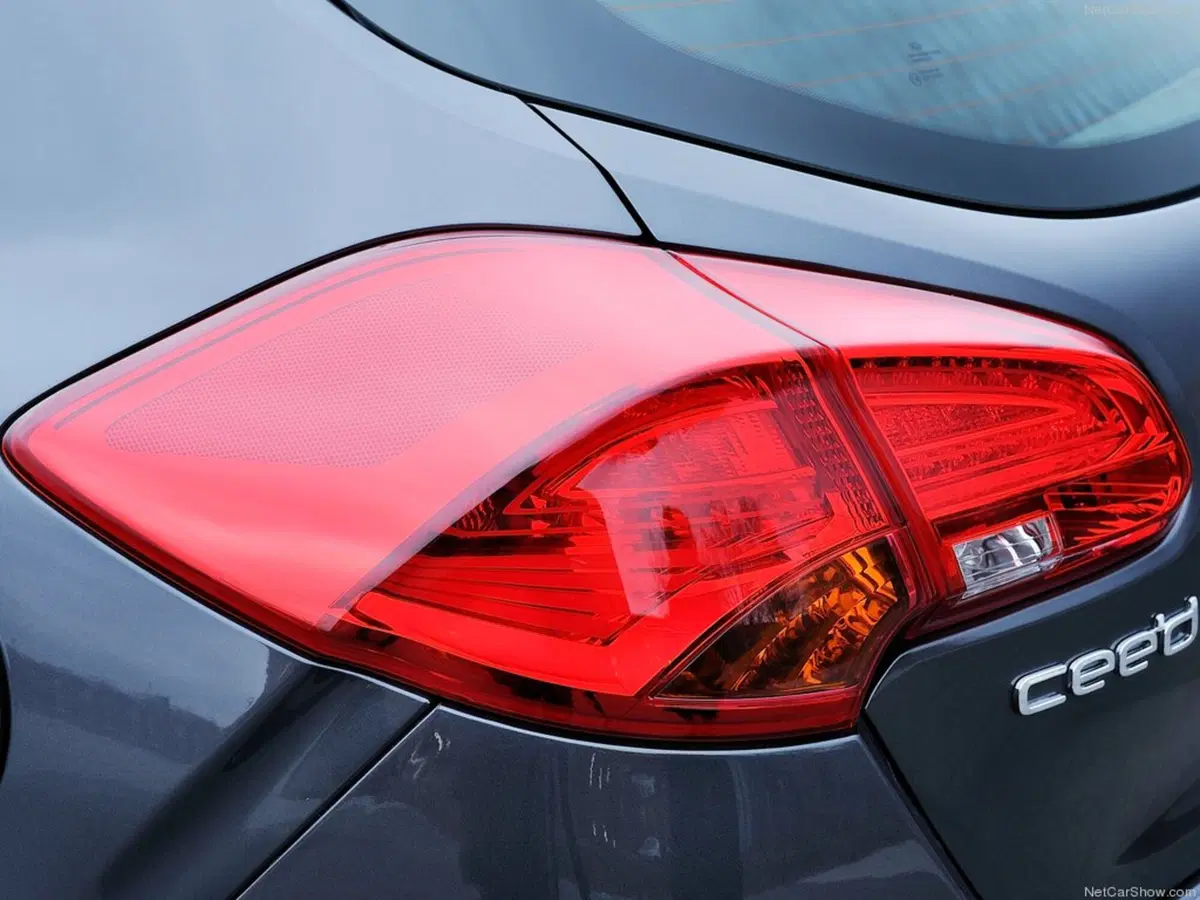 Kia cee'd 1.6 CRDi 136 CV DCT 5 porte GT Line (72)