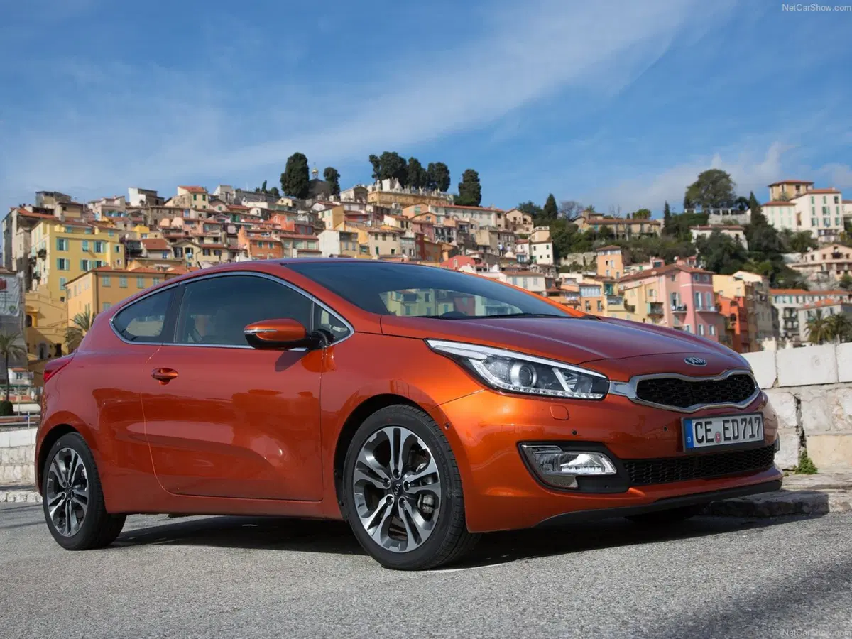 Kia Pro Cee'd (2013-14) (2)