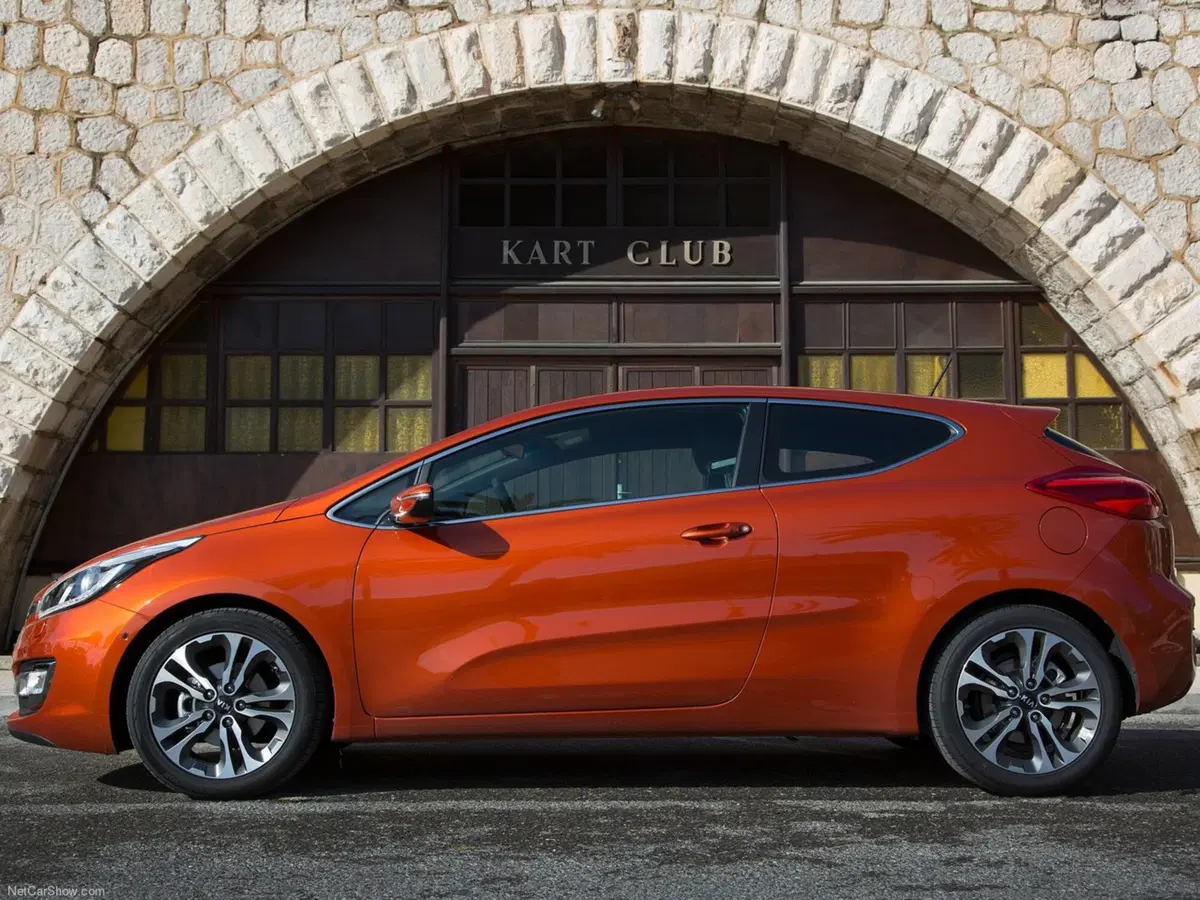 Kia Pro Cee'd (2013-14) (21)