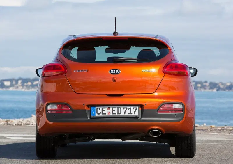 Kia Pro Cee'd (2013-14) (27)