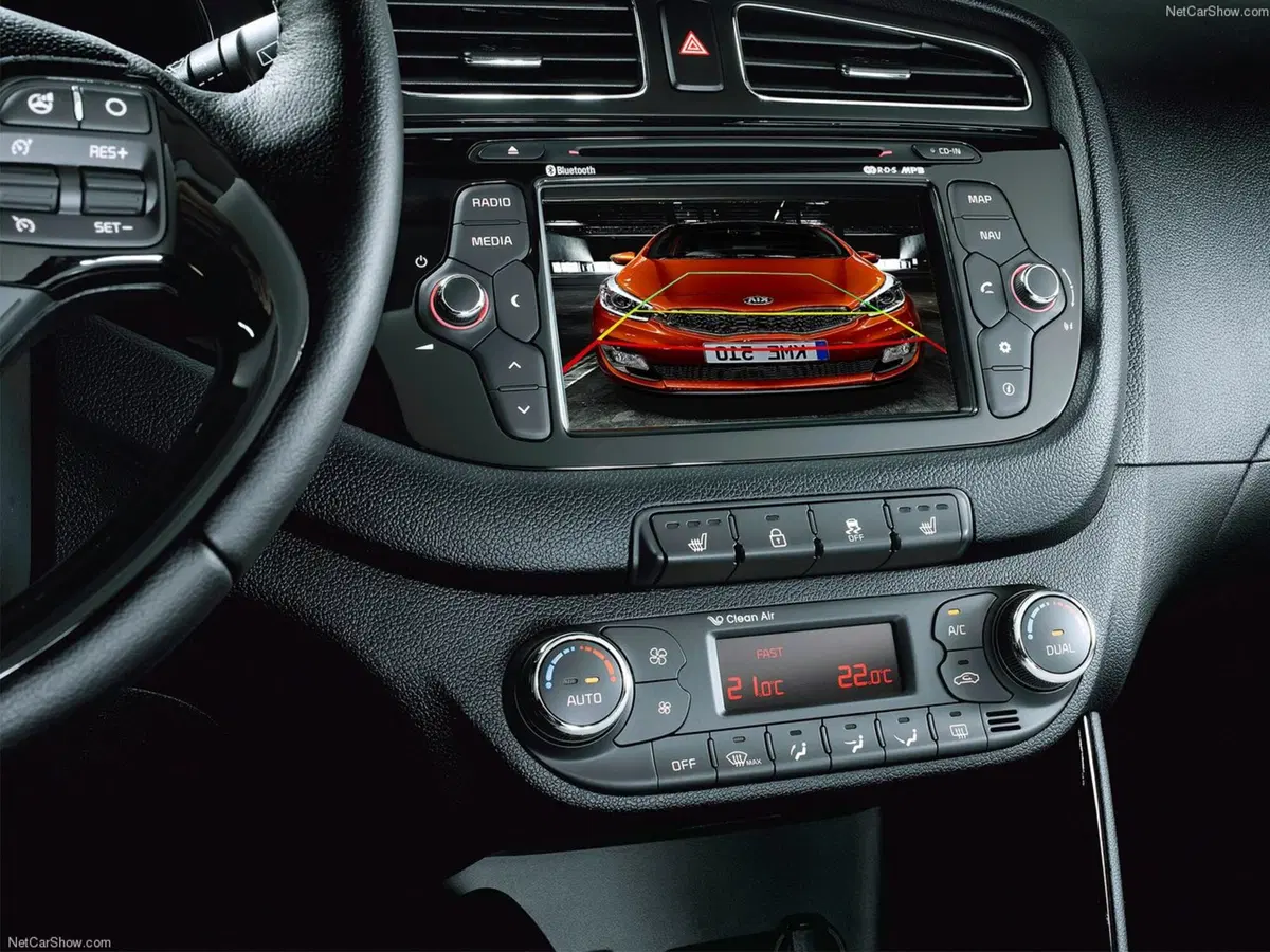 Kia Pro Cee'd (2013-14) (28)