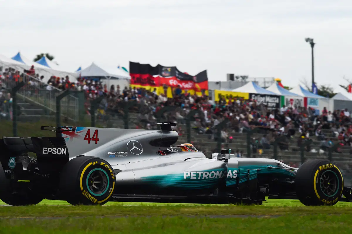 F1, GP Giappone 2017: pole per Hamilton. Terzo Vettel (5)