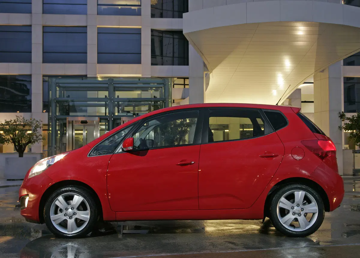 Kia Venga 1.4 CRDi 90CV Active (2)