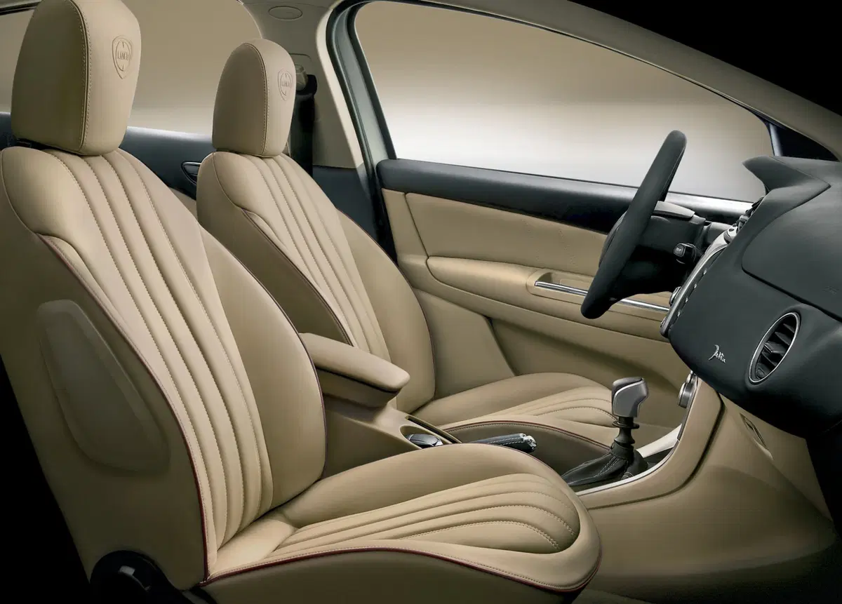 Lancia Delta (2008-15) (7)