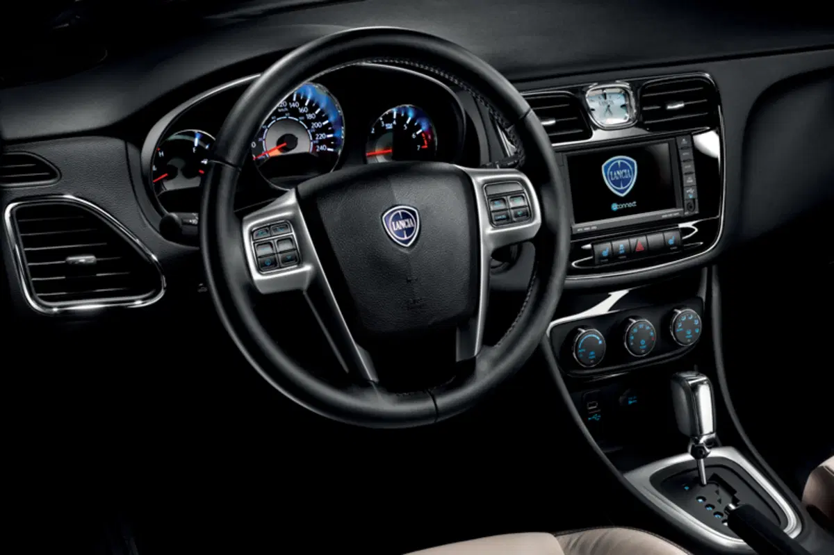 Lancia Flavia (2012-14) (5)