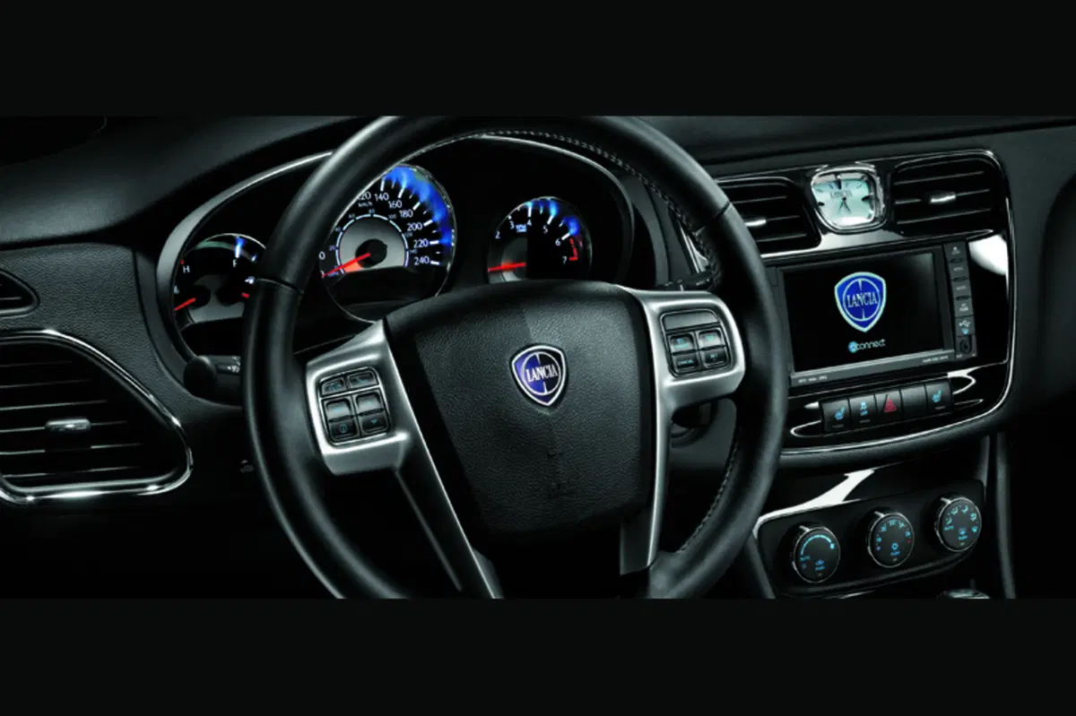 Lancia Flavia (2012-14) (6)