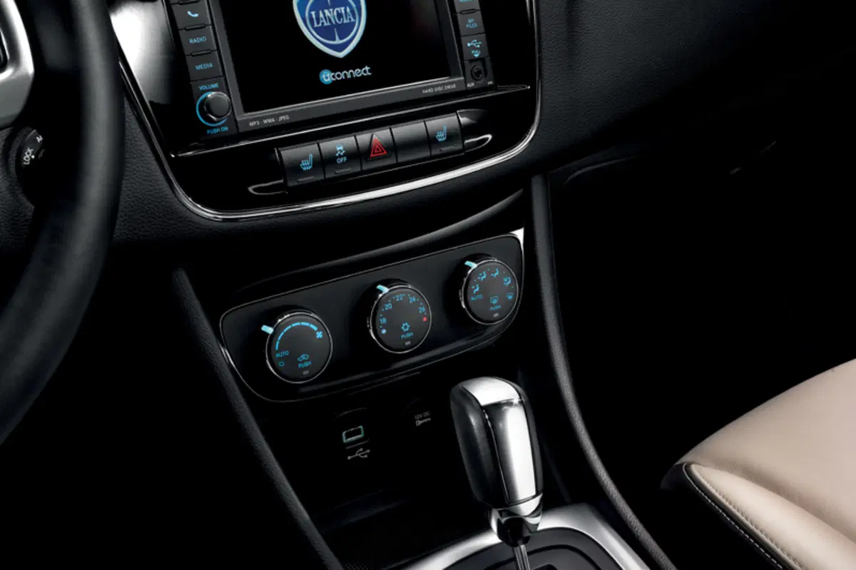 Lancia Flavia (2012-14) (7)