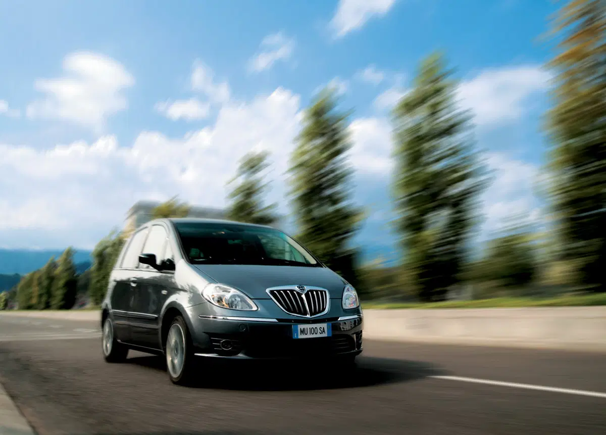 Lancia Musa 1.4 Argento Ecochic GPL (3)