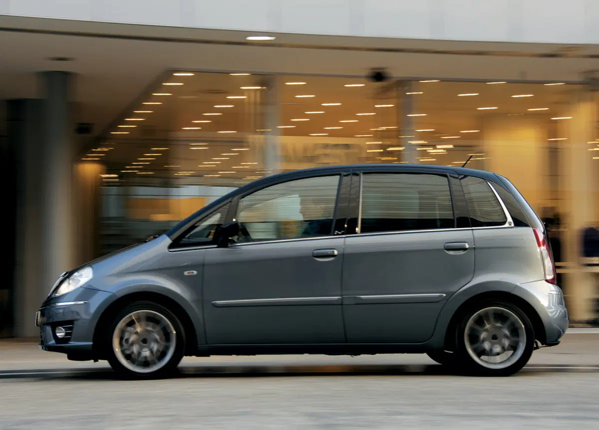 Lancia Musa 1.4 Argento Ecochic GPL (8)