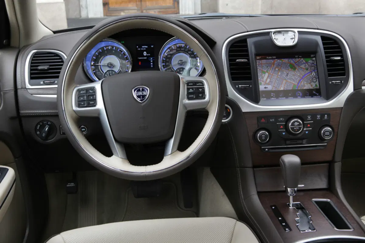 Lancia Thema (2011-14) (16)