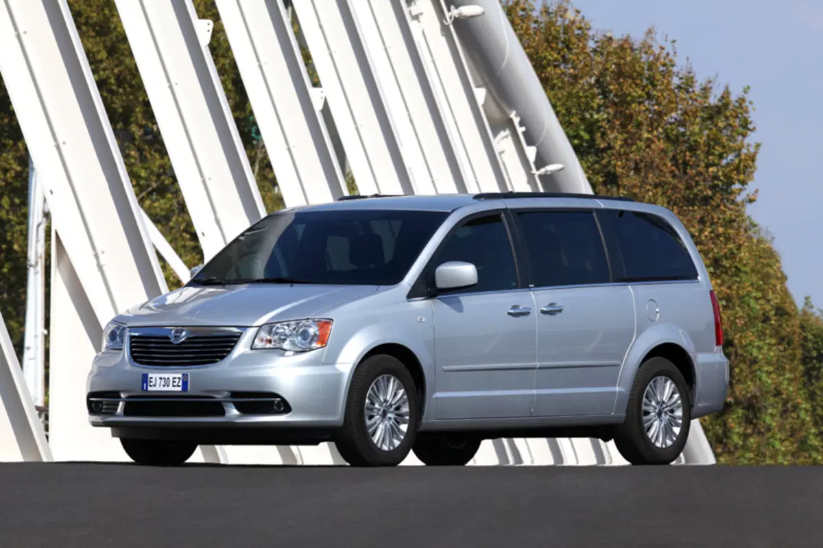 Lancia Voyager 2.8 Turbodiesel Platinum 163 CV (7)