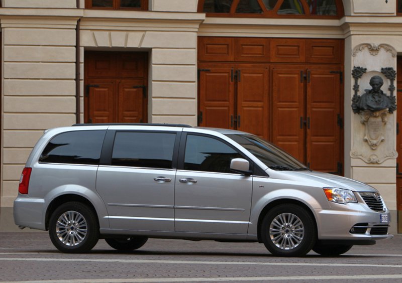 Lancia Voyager (2011-15) (8)