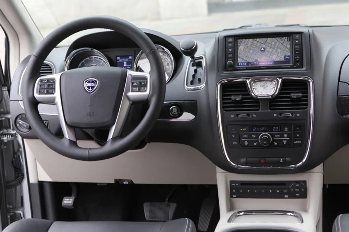 Lancia Voyager 2.8 Turbodiesel Platinum 163 CV (13)