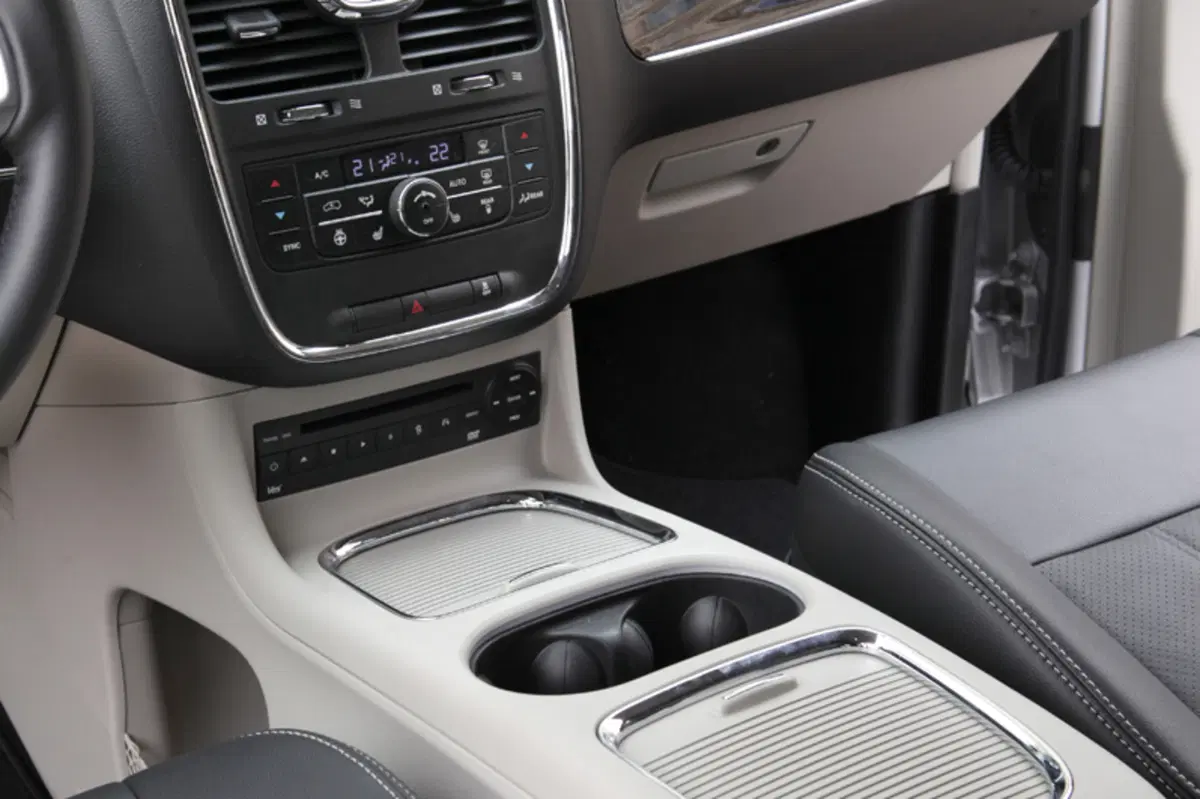Lancia Voyager 2.8 Turbodiesel Platinum 163 CV (14)