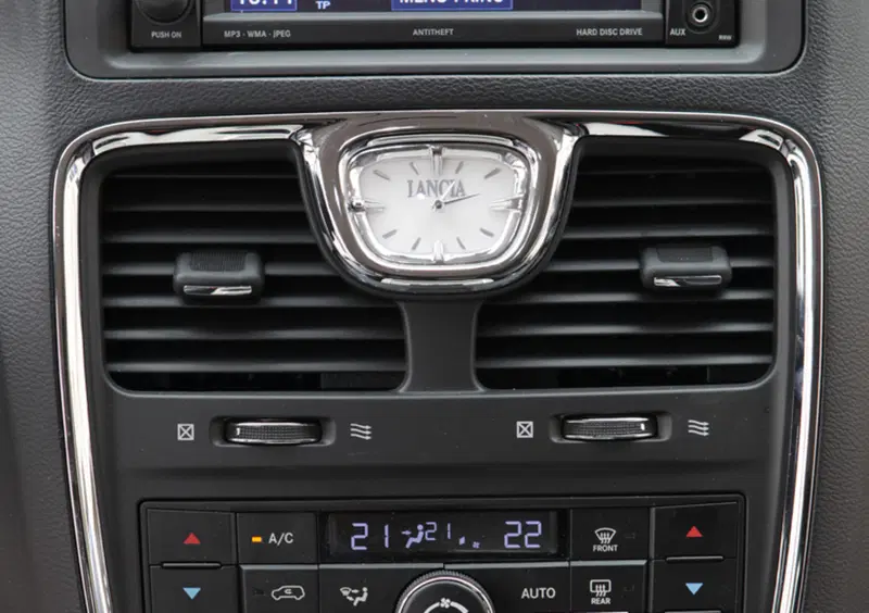 Lancia Voyager (2011-15) (15)