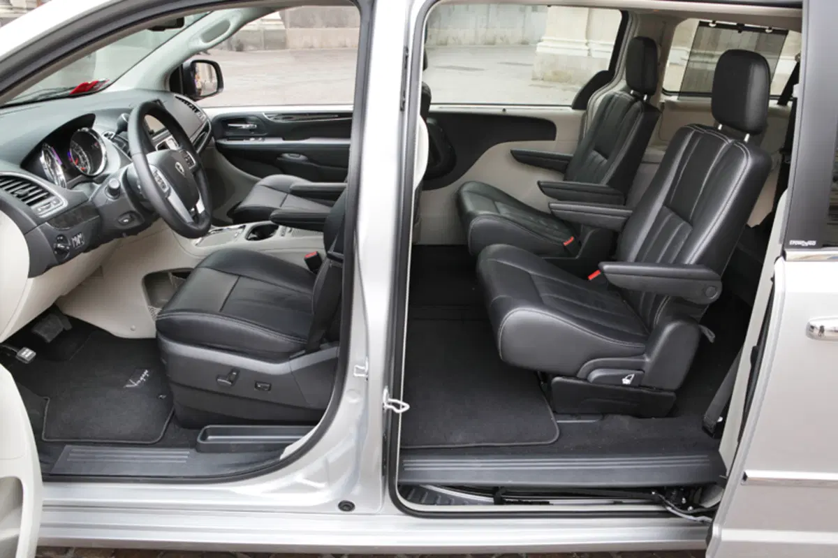 Lancia Voyager 2.8 Turbodiesel Platinum 163 CV (17)