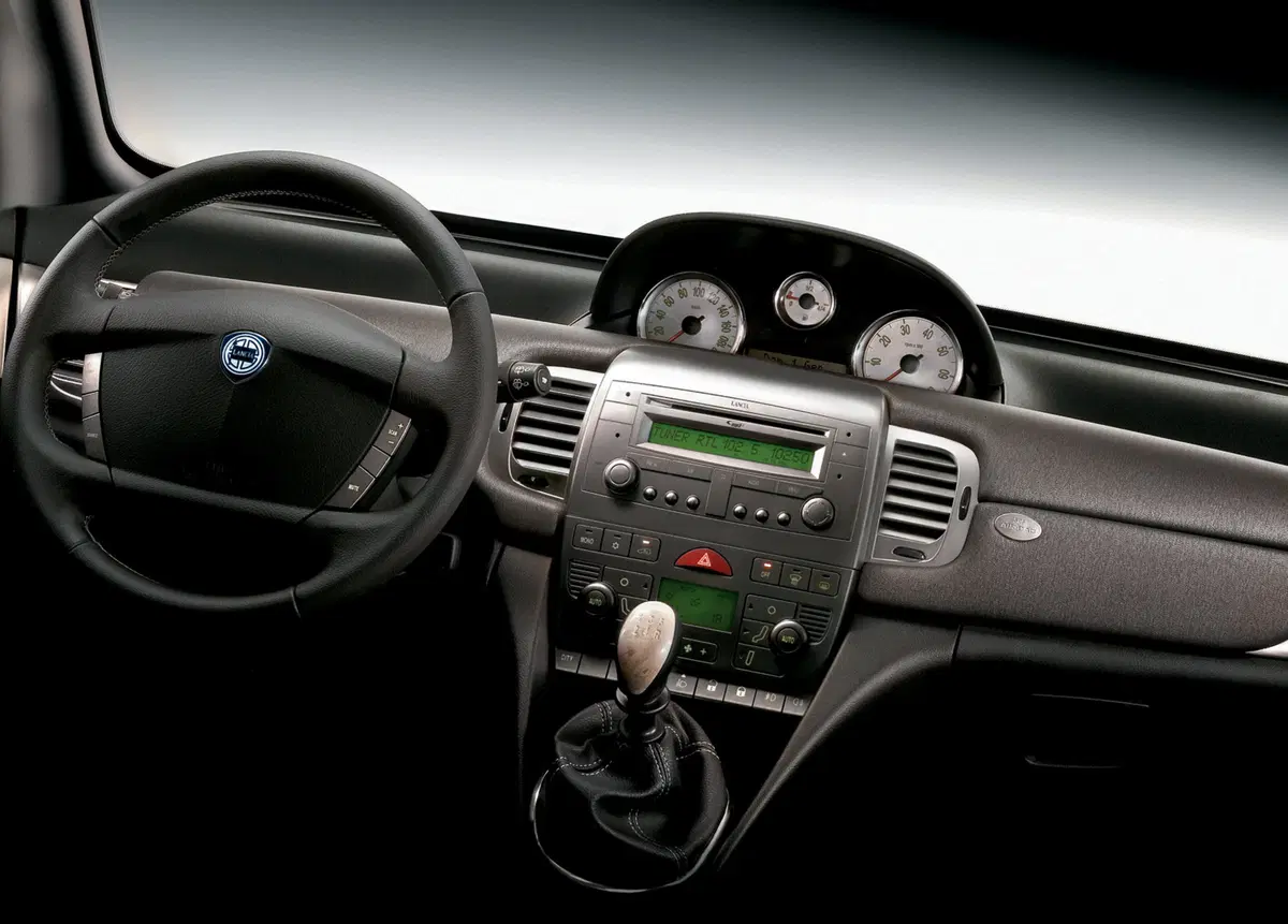 Lancia Ypsilon (2006-13) (11)