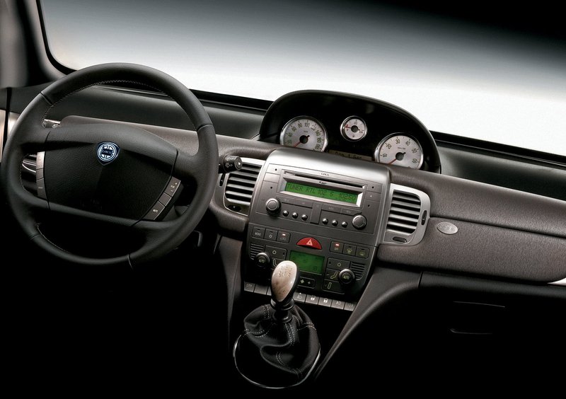Lancia Ypsilon (2006-13) (11)