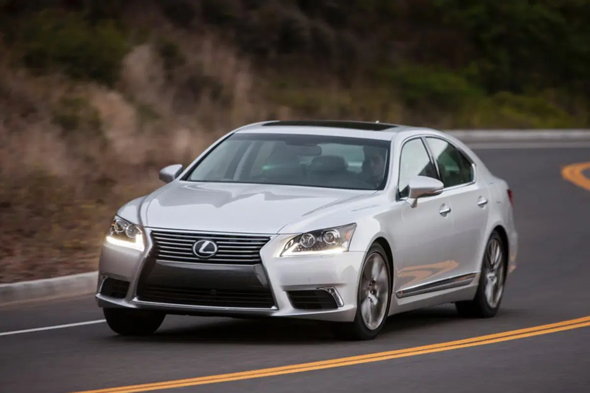 Lexus LS (1993-12) (3)