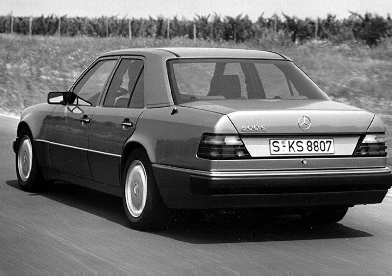 Mercedes-Benz 200 (1985-94) (2)