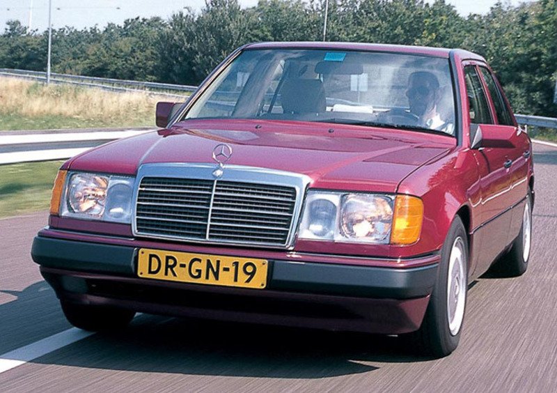 Mercedes-Benz 200 (1985-94) (4)